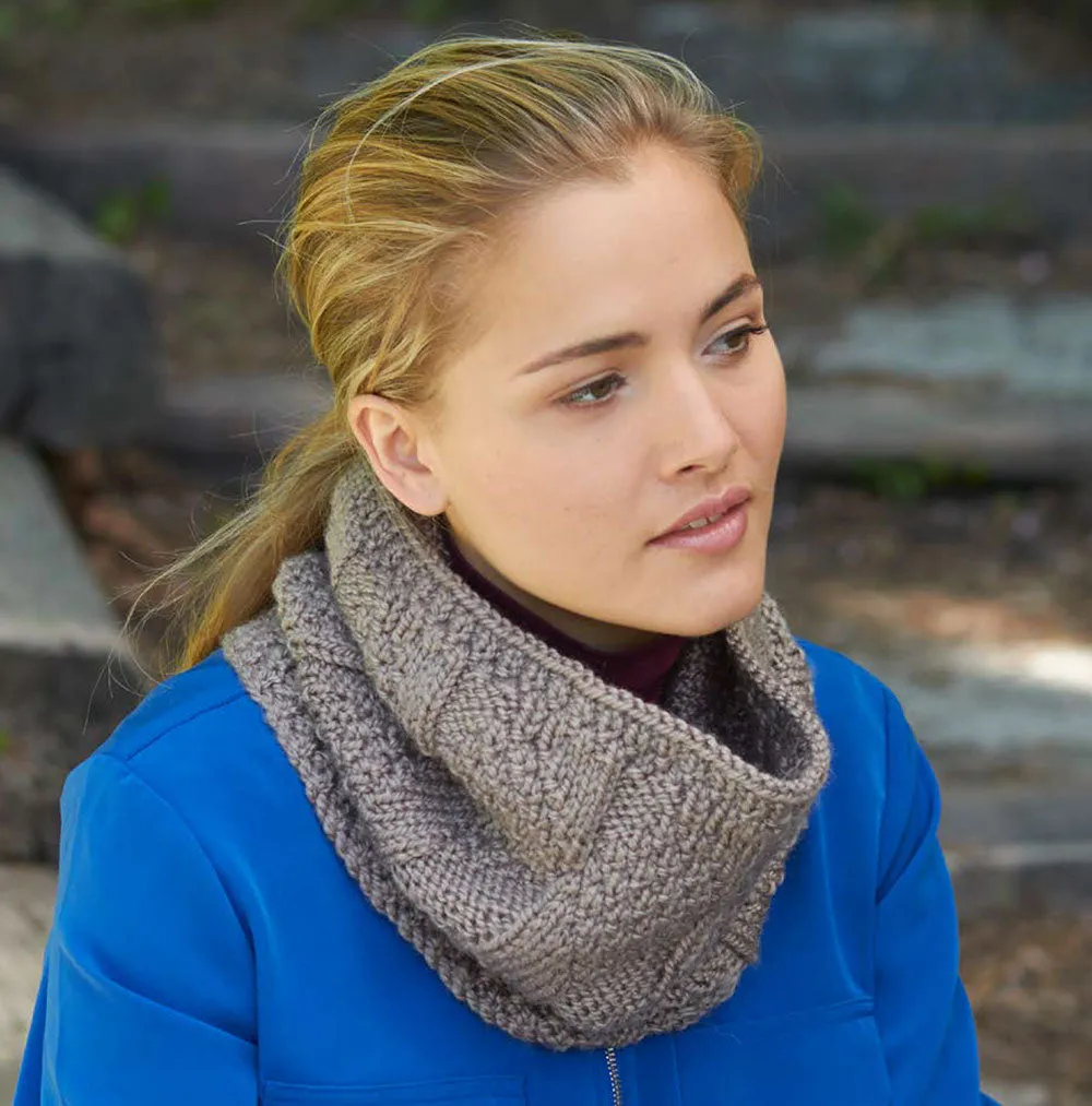 Free Parallel Lines Cowl Pattern