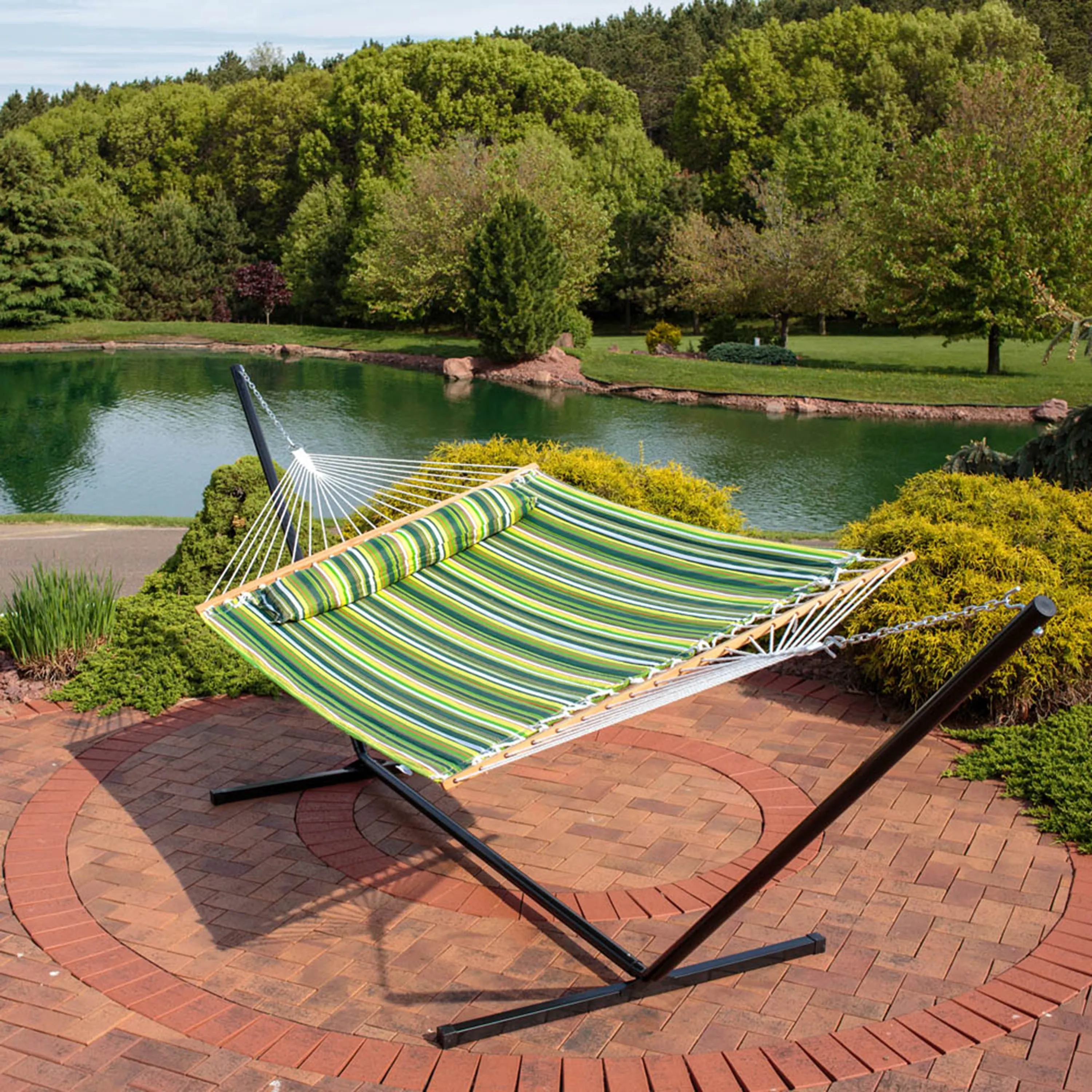 Sunnydaze 2-Person Freestanding Quilted Fabric Hammock with Stand